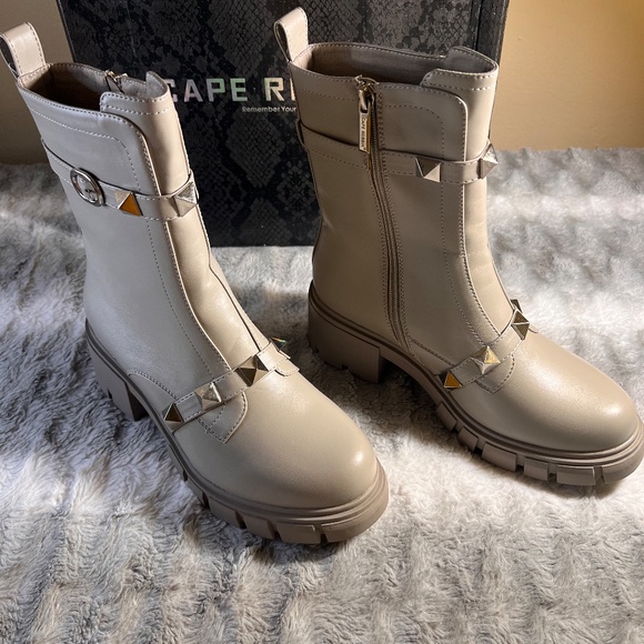 Women's Boots Cape Robbin Yuri Grey Booties buckles straps w/studs Sz 8 - Picture 3 of 11